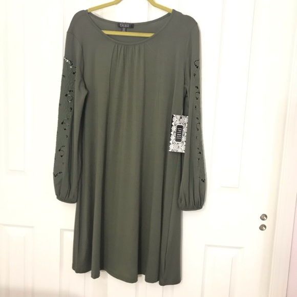 Spense dress with cutwork sleeves - Picture 4 of 11